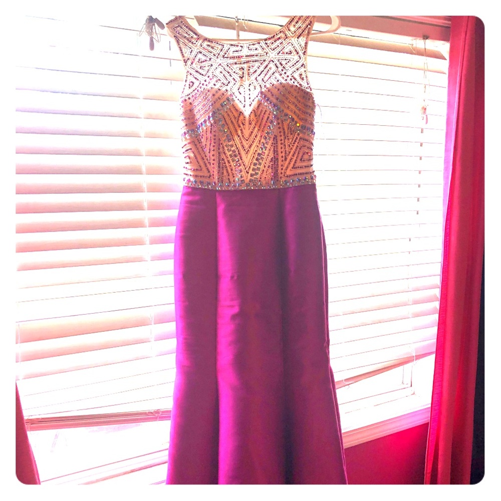 Prom dress size 6 runs a bit small